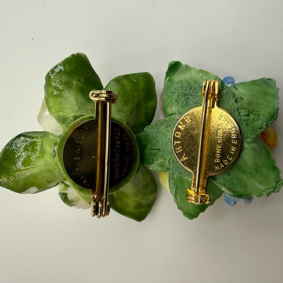 Two Vintage Bone China Brooch’s Floral Theme Excellent Condition! - Picture 8 of 11